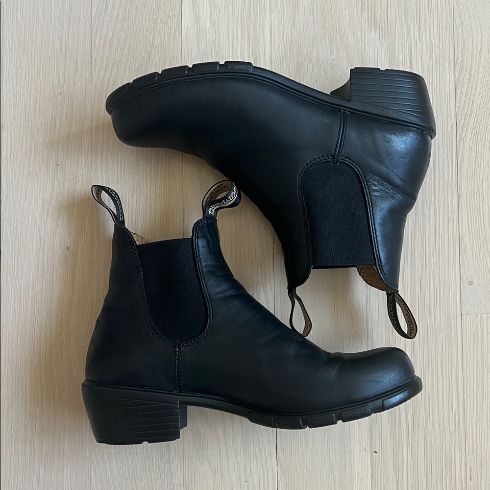 Black Heeled Blundstone Boots- Women’s 9 - Picture 3 of 12